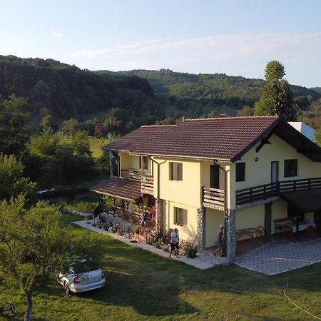 Pensiunea Gradinarilor Cu Ciubar Si Statie De Incarcare Electrica Auto Comanesti  Exterior photo