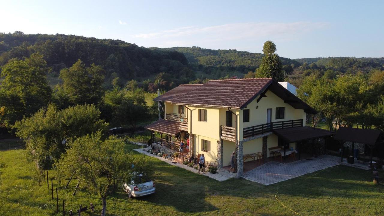 Pensiunea Gradinarilor Cu Ciubar Si Statie De Incarcare Electrica Auto Comanesti  Exterior photo
