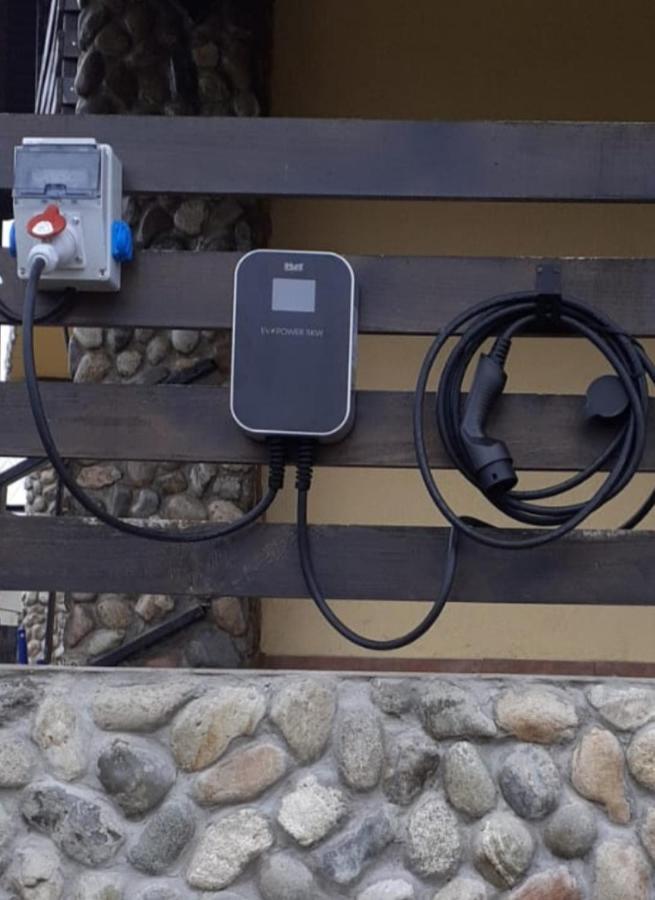 Pensiunea Gradinarilor Cu Ciubar Si Statie De Incarcare Electrica Auto Comanesti  Exterior photo