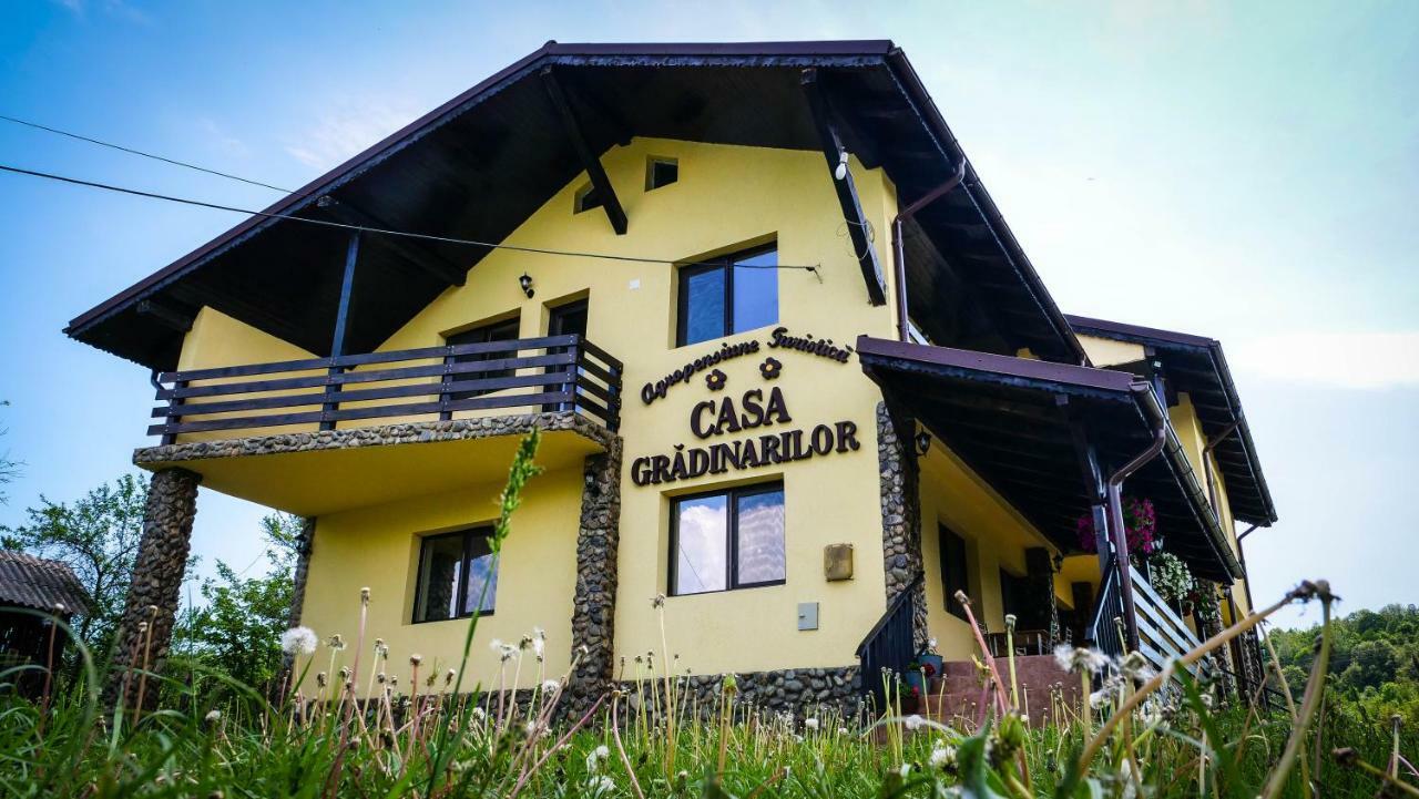 Pensiunea Gradinarilor Cu Ciubar Si Statie De Incarcare Electrica Auto Comanesti  Exterior photo