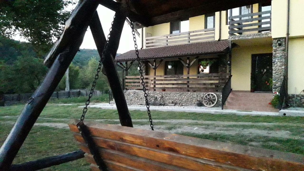 Pensiunea Gradinarilor Cu Ciubar Si Statie De Incarcare Electrica Auto Comanesti  Exterior photo